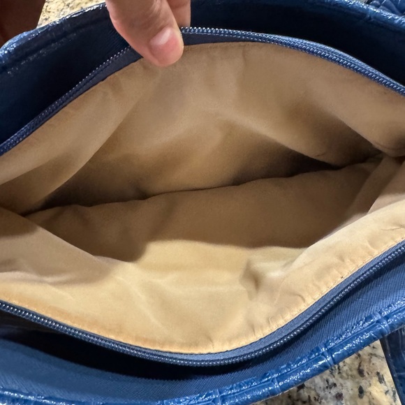 Chic Navy Tote Bag with Croc-Embossed Straps - Picture 4 of 4